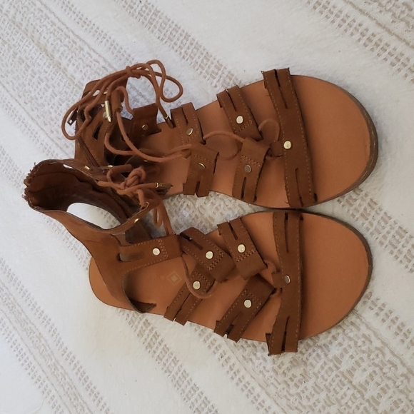 DV dolce Vita gladiator strappy sandals. Brown, flats, summer, beach, boho. - Picture 2 of 9